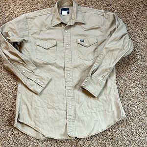 Men’s Large tan Wrangler peal snap button down shirt